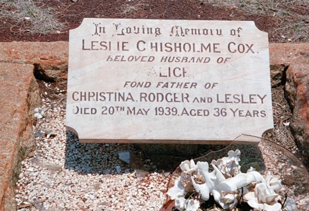 Memorial to Leslie Cox in the Wiluna Cemetery